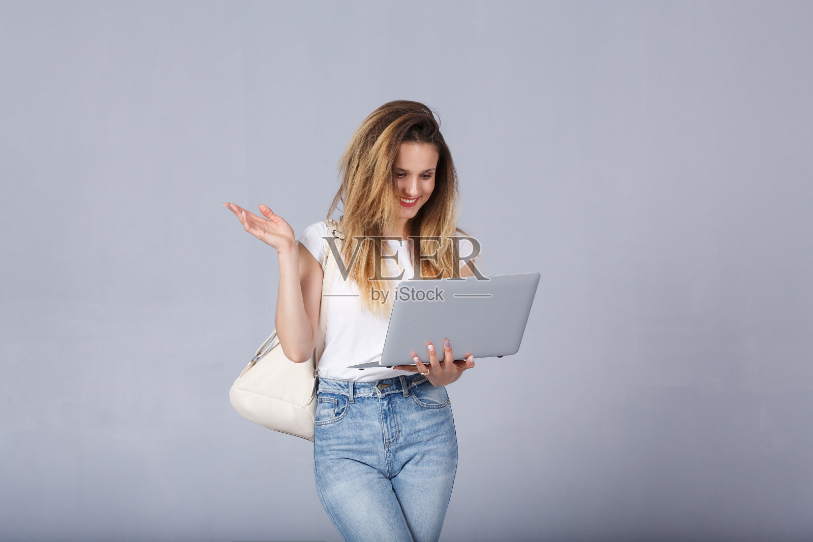 学生女孩使用数字计算机照片摄影图片