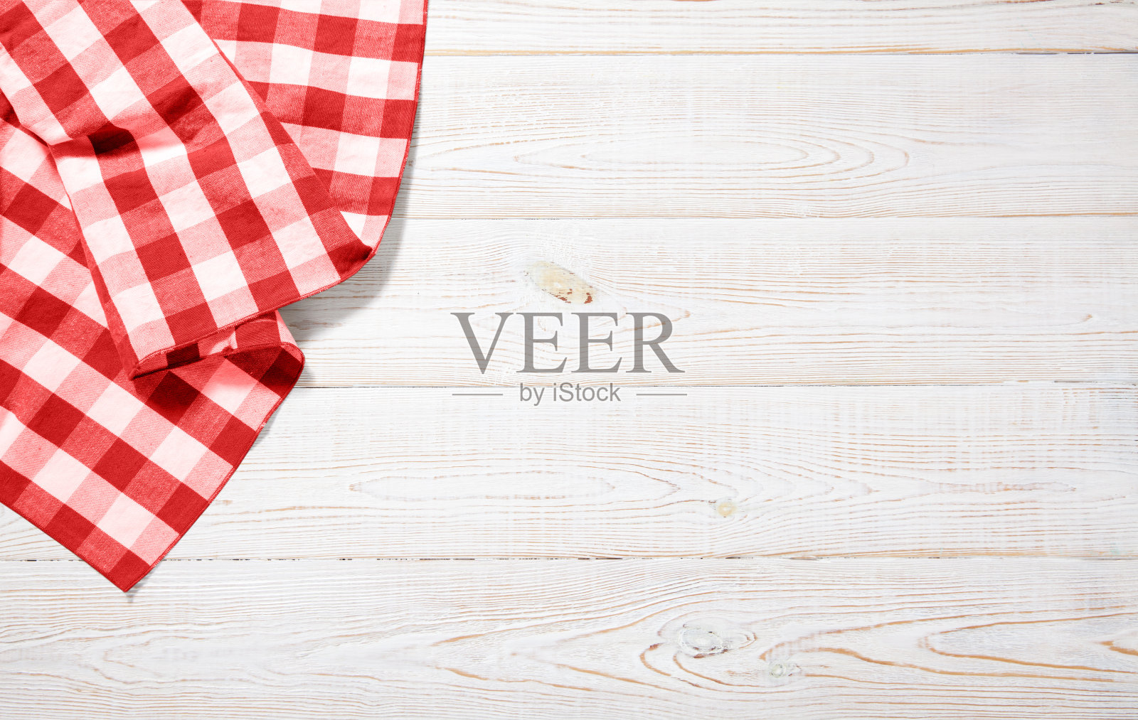 餐巾。厨房毛巾或桌布上的白色木质场景。模拟设计。前视图。照片摄影图片