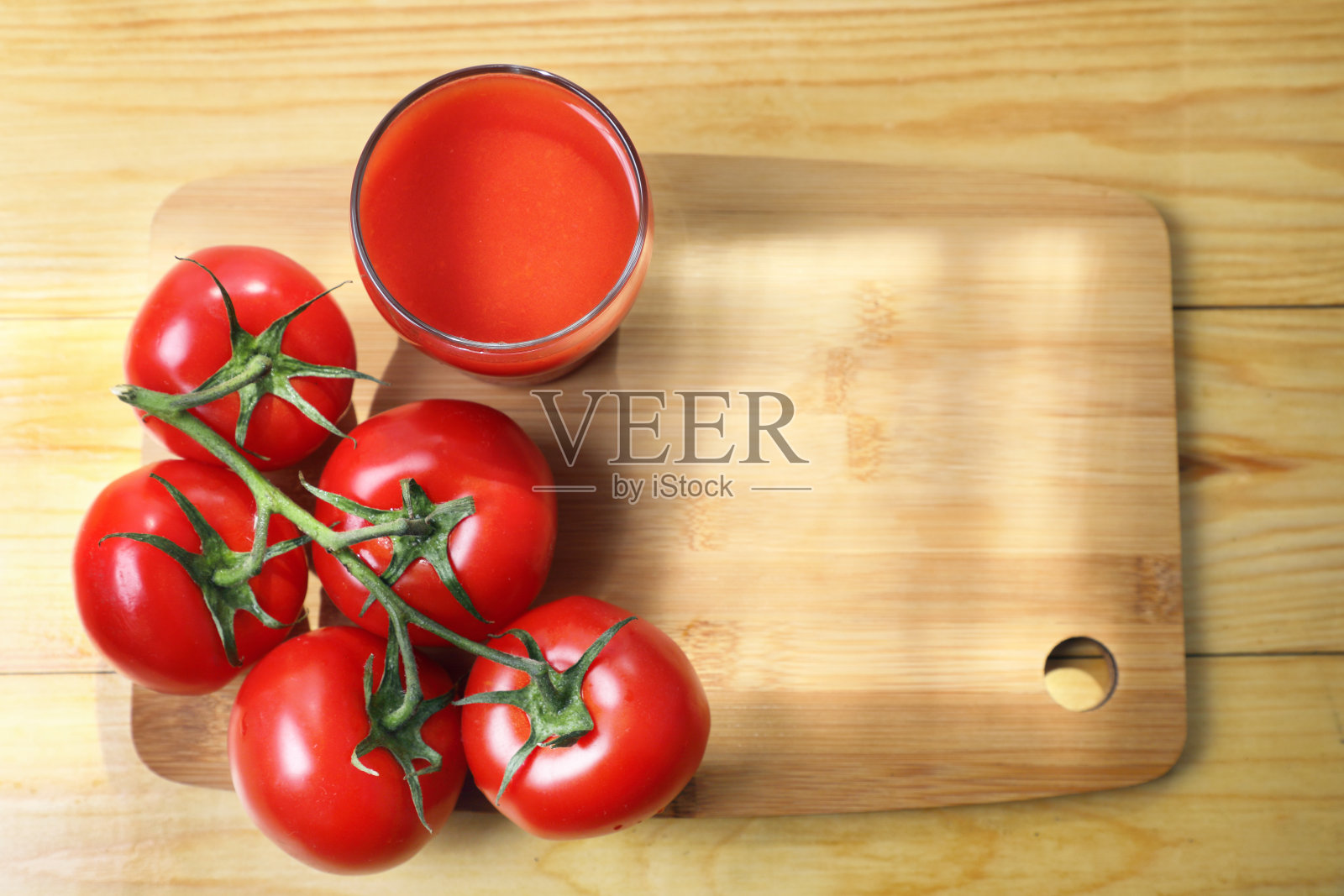 红色的西红柿汁。照片摄影图片