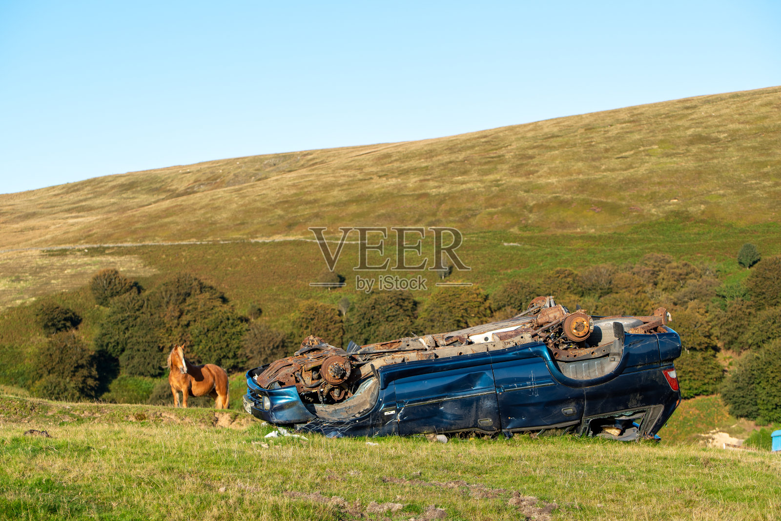 面目全非,废弃的汽车照片摄影图片