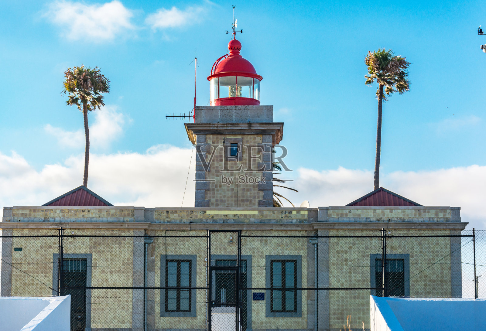 灯塔位于葡萄牙的Lagoa(阿尔加维)Ponta da Piedade照片摄影图片