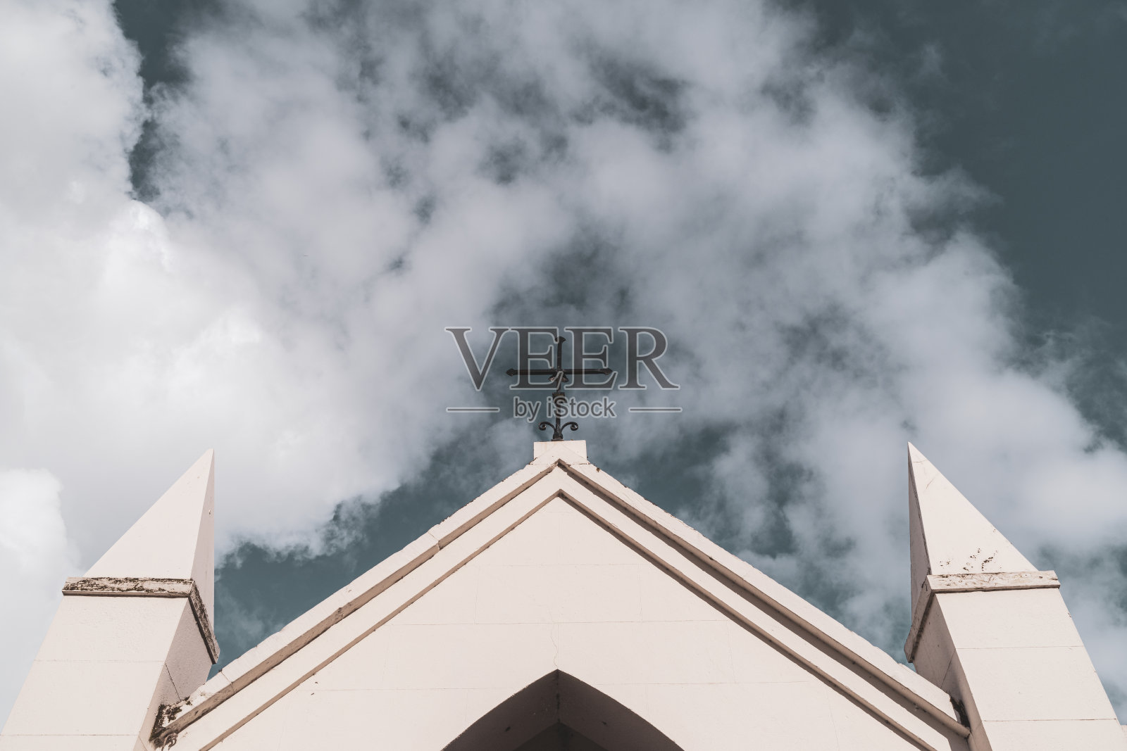 墓地门房的哥特式正面照片摄影图片