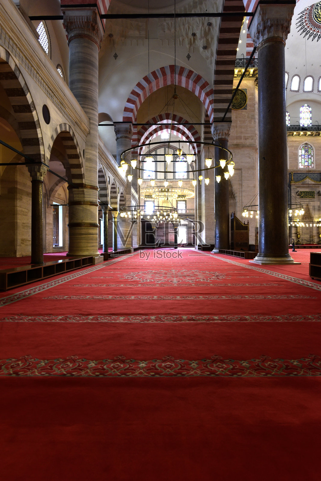 伊斯坦布尔苏莱曼尼耶清真寺修复后的内部景观照片摄影图片