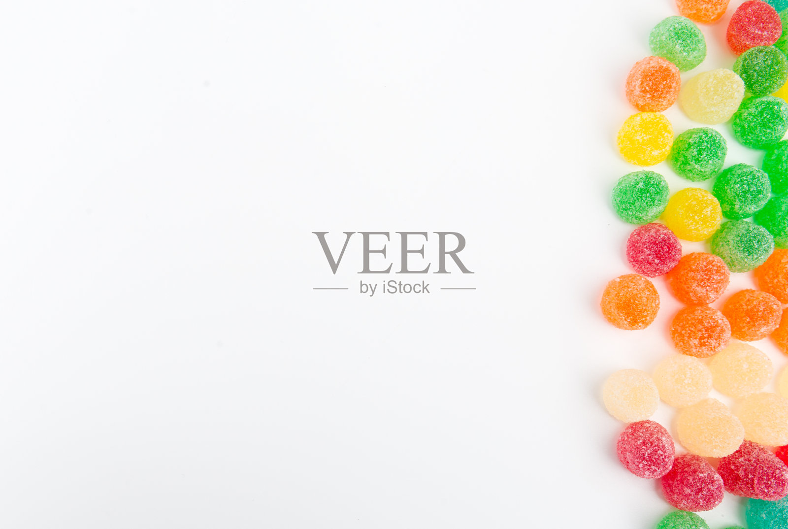 彩色糖果孤立在白色背景。照片摄影图片