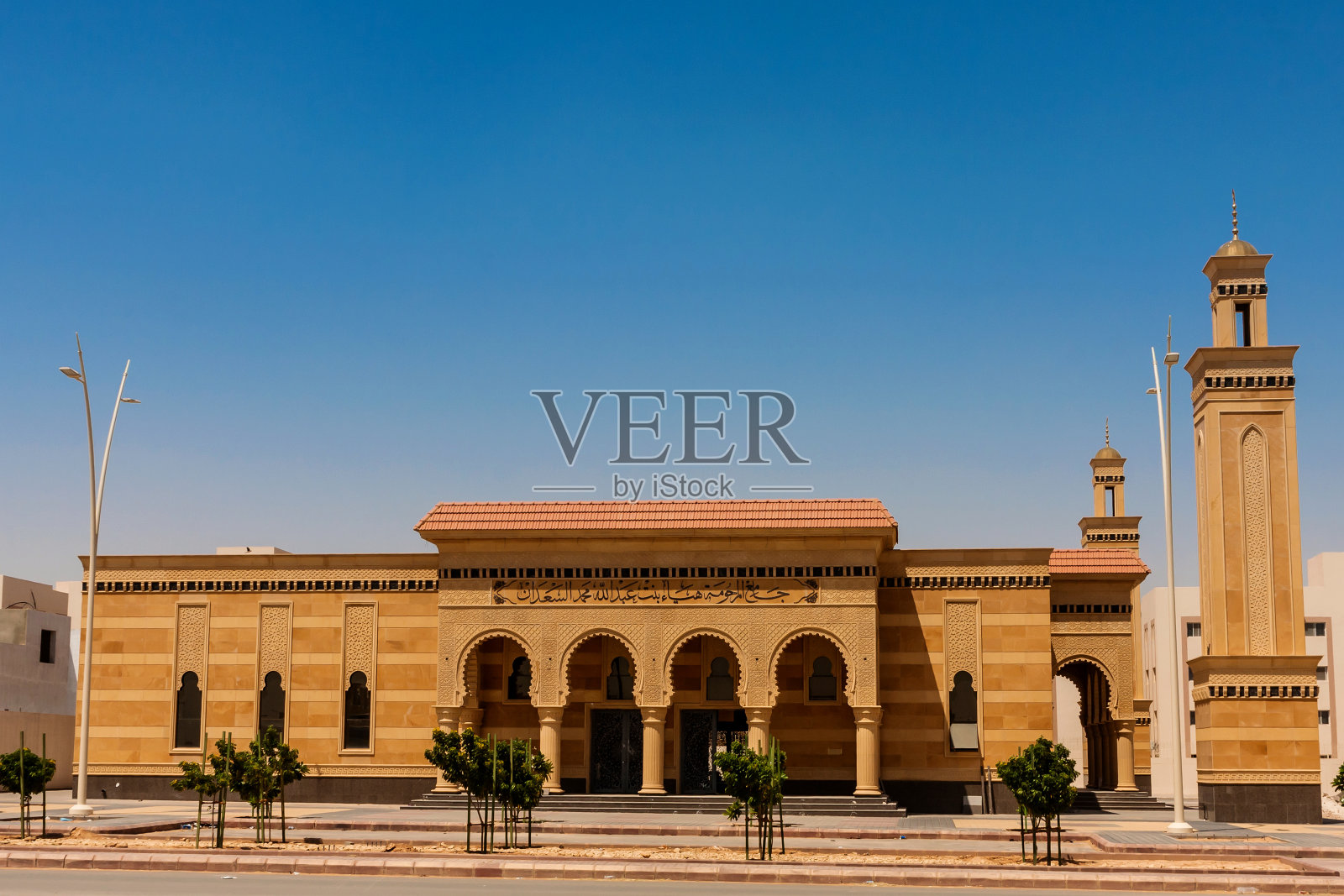 麦加路图瓦克大街社区的新清真寺照片摄影图片