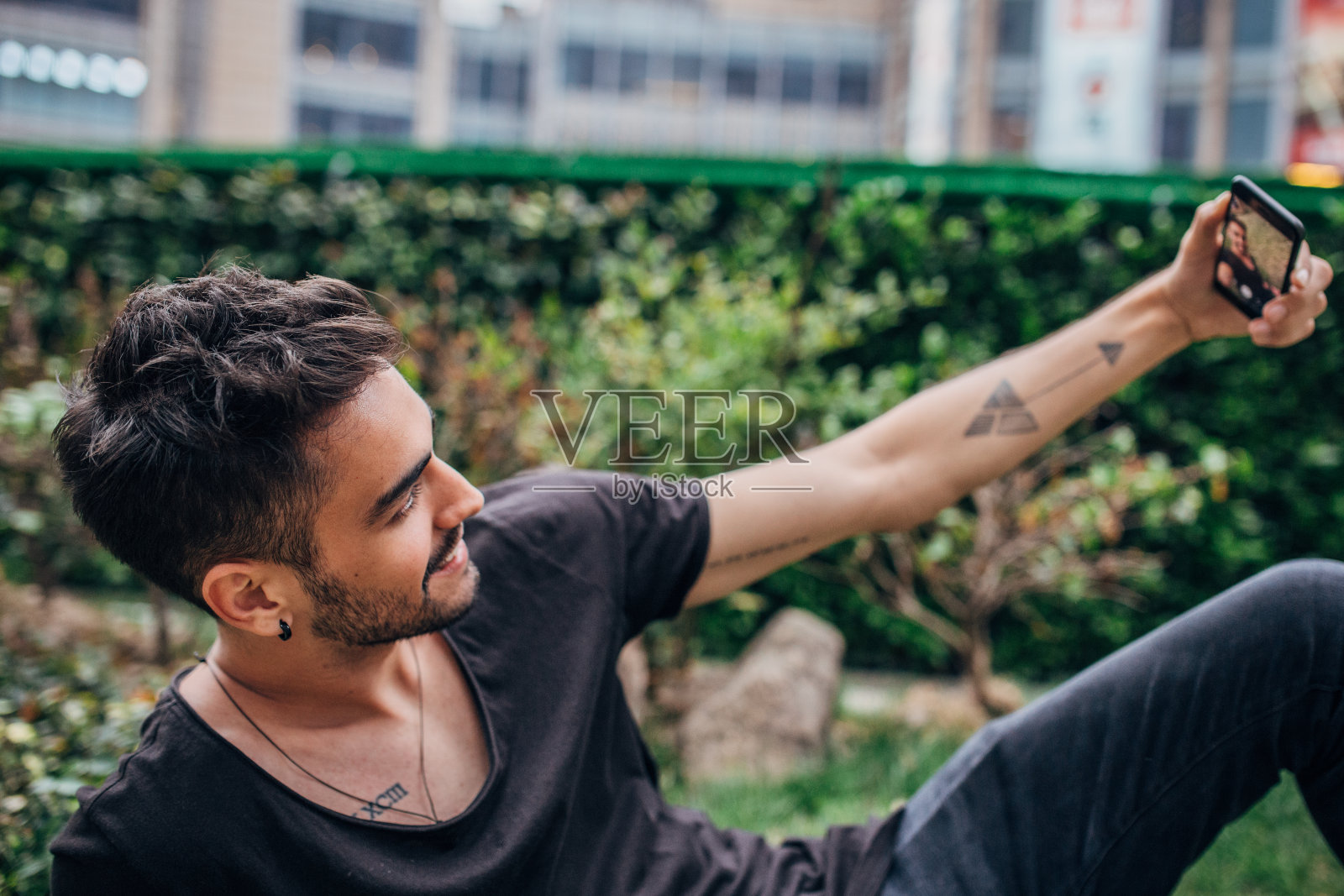 帅哥自拍照片摄影图片