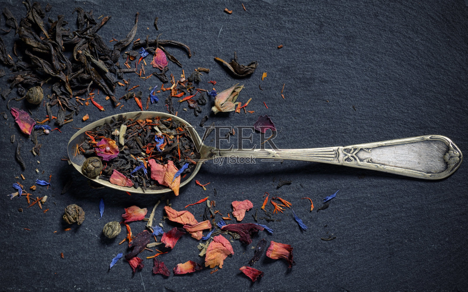 各种各样的干茶在阿迪西亚盘子照片摄影图片