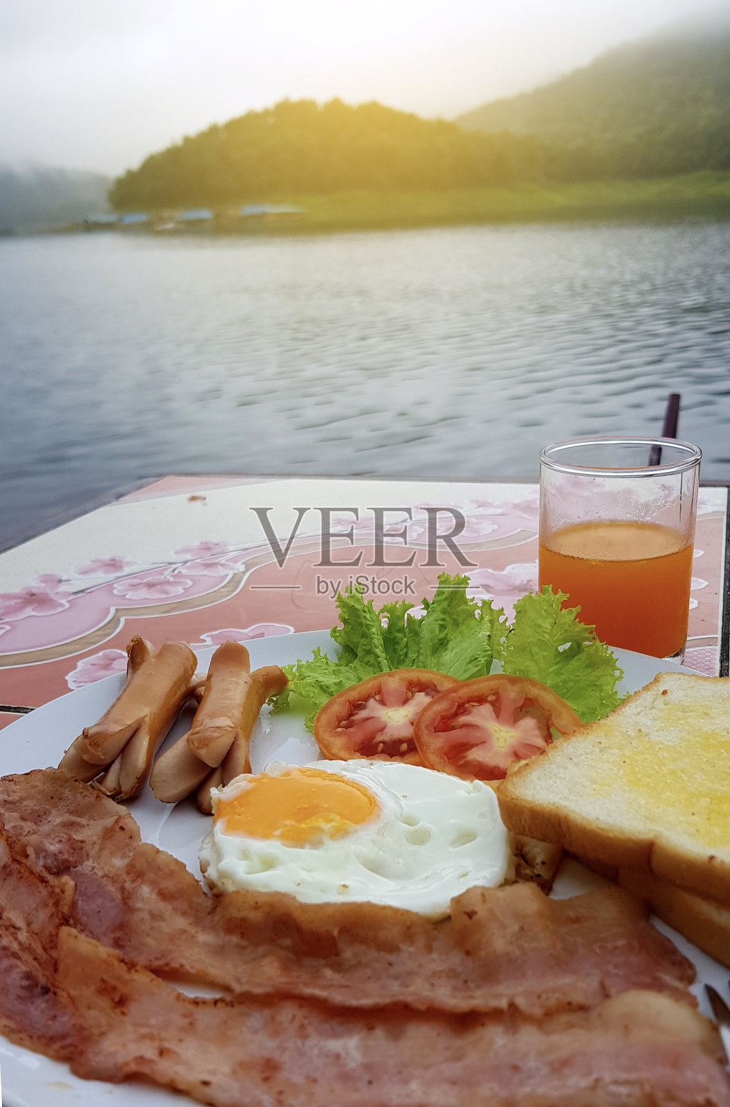 为假日准备早餐照片摄影图片