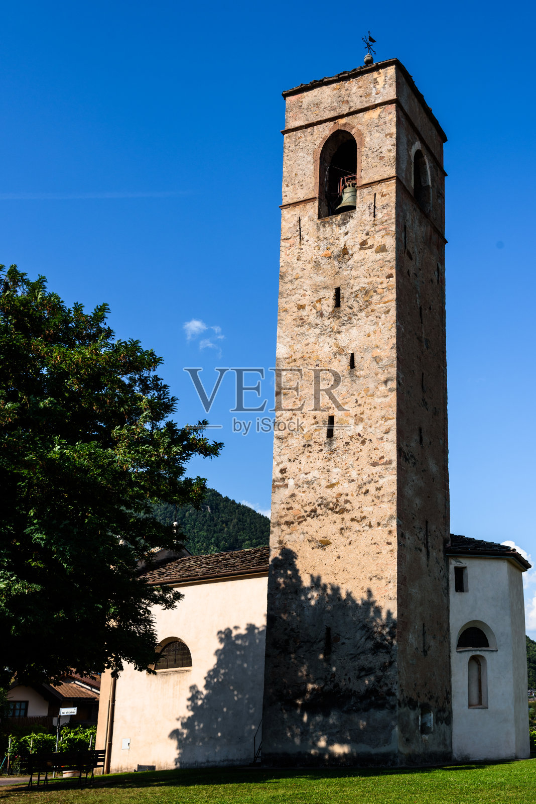 val di cembra 的老教堂照片摄影图片