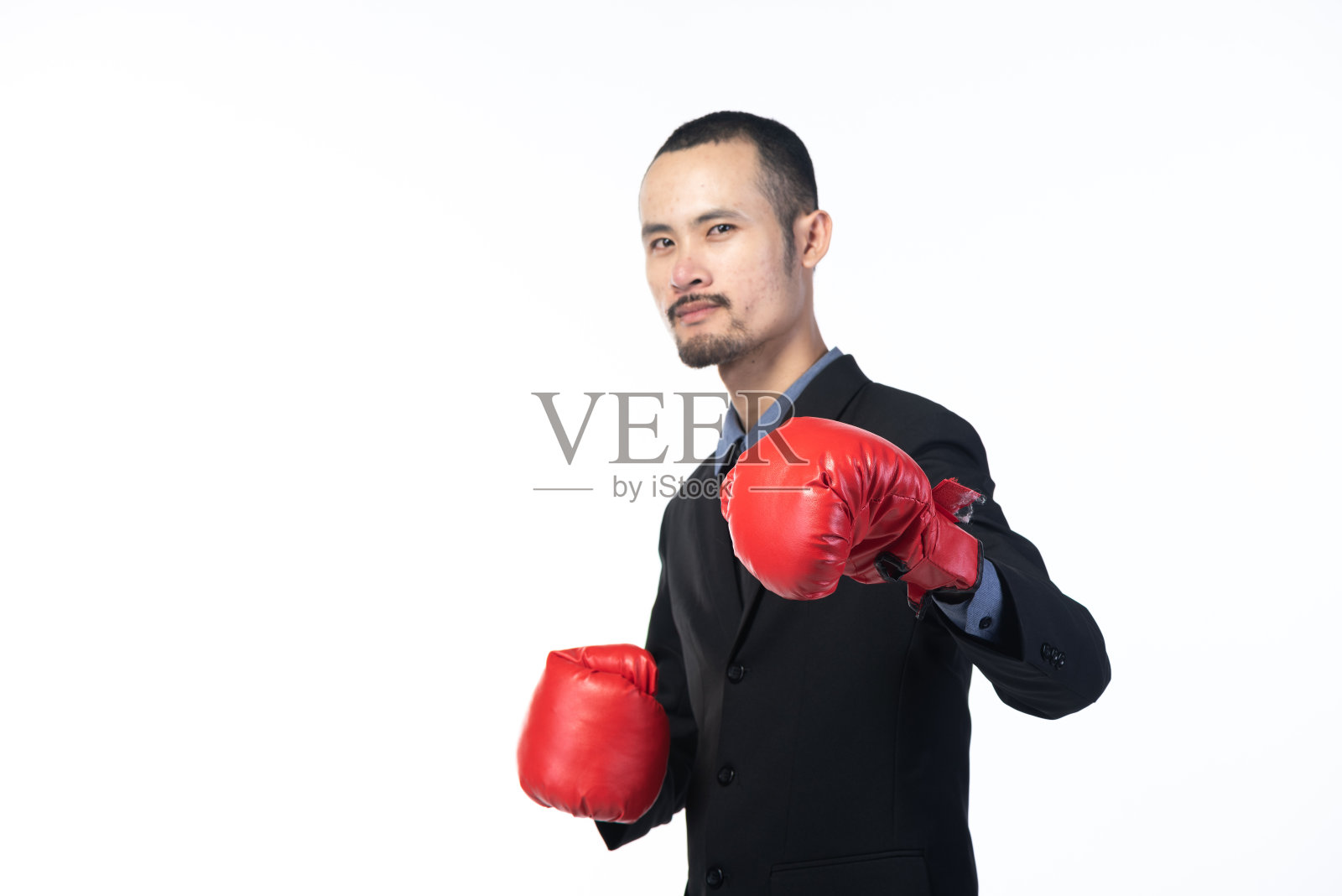 商人用拳击手套，商业斗争理念照片摄影图片