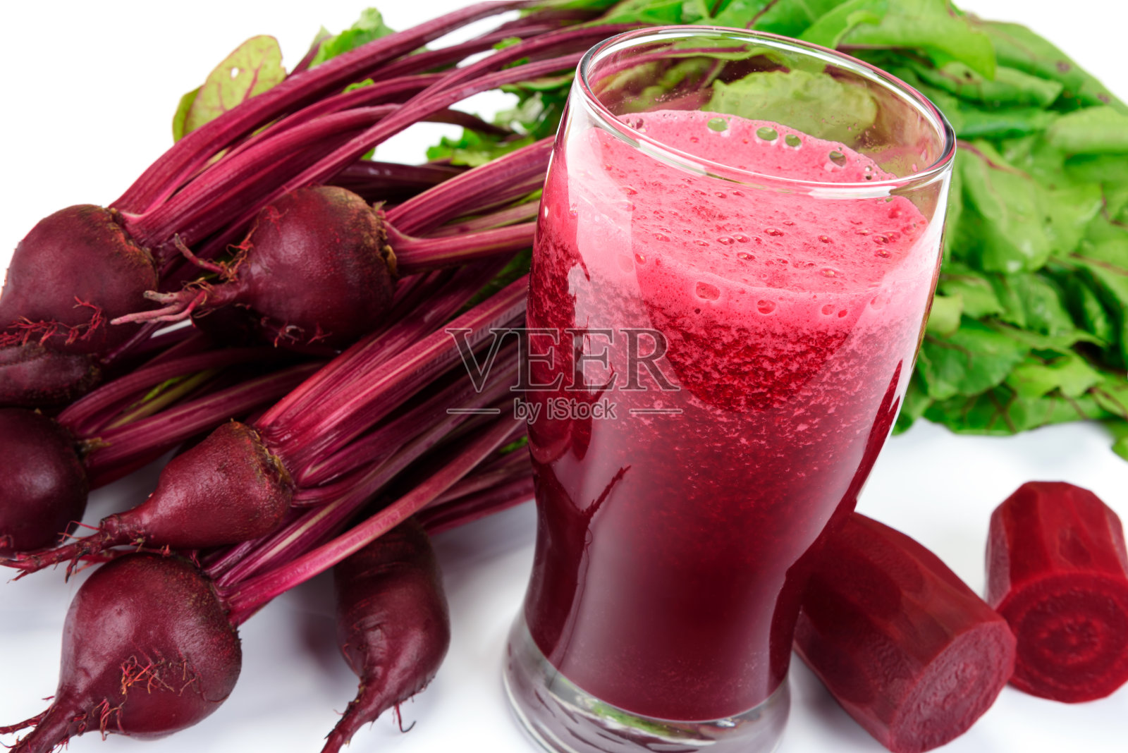 由有机甜菜根制成的冰沙照片摄影图片