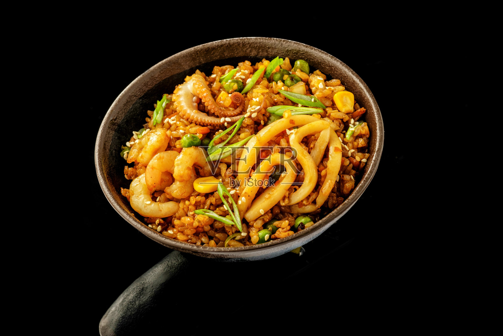 蚝油海鲜饭。照片摄影图片