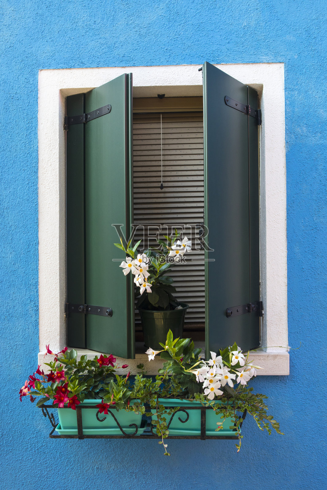 意大利布拉诺岛的“花之窗”照片摄影图片
