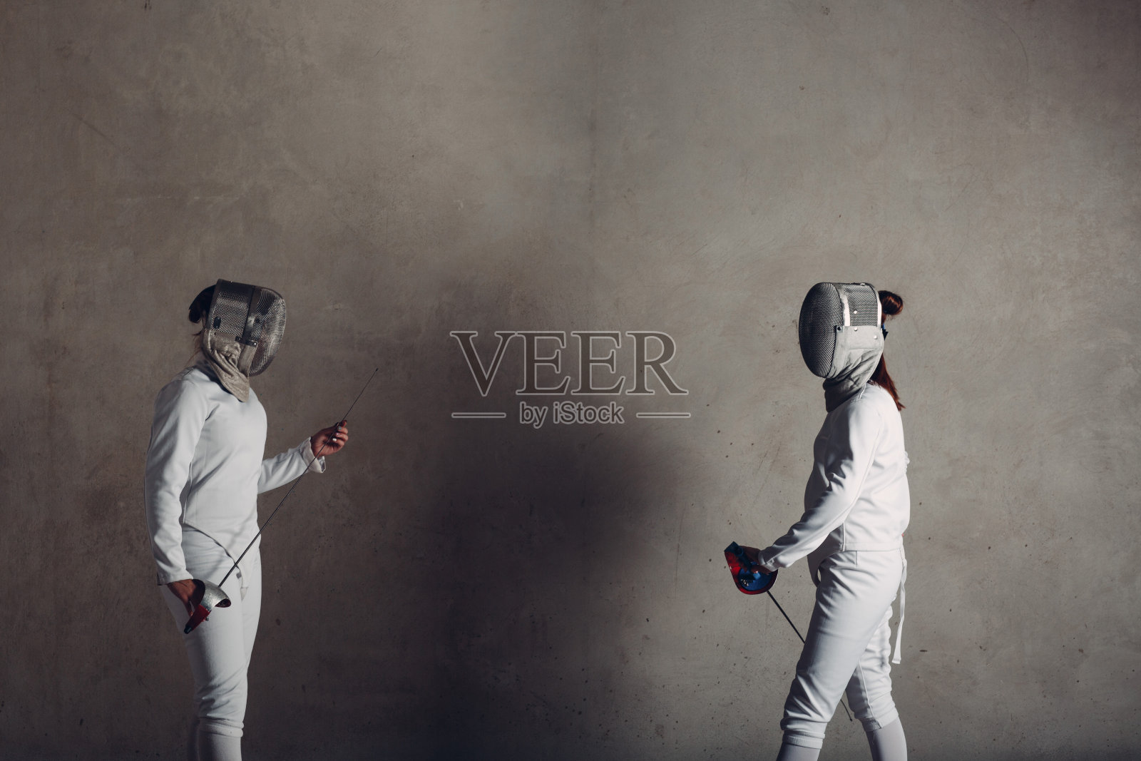 击剑女子与击剑。照片摄影图片