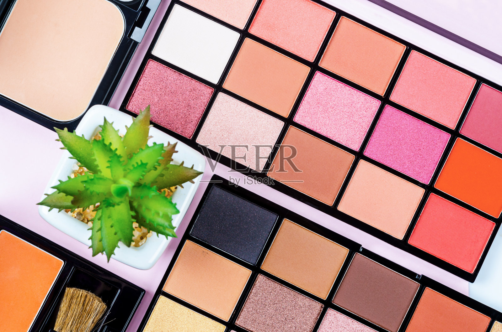 专业多色眼影调色板。照片摄影图片