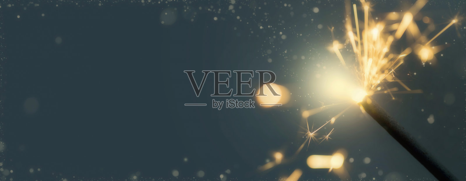 节日烟花特写与拷贝空间，新年快乐或庆祝问候概念与拷贝空间照片摄影图片