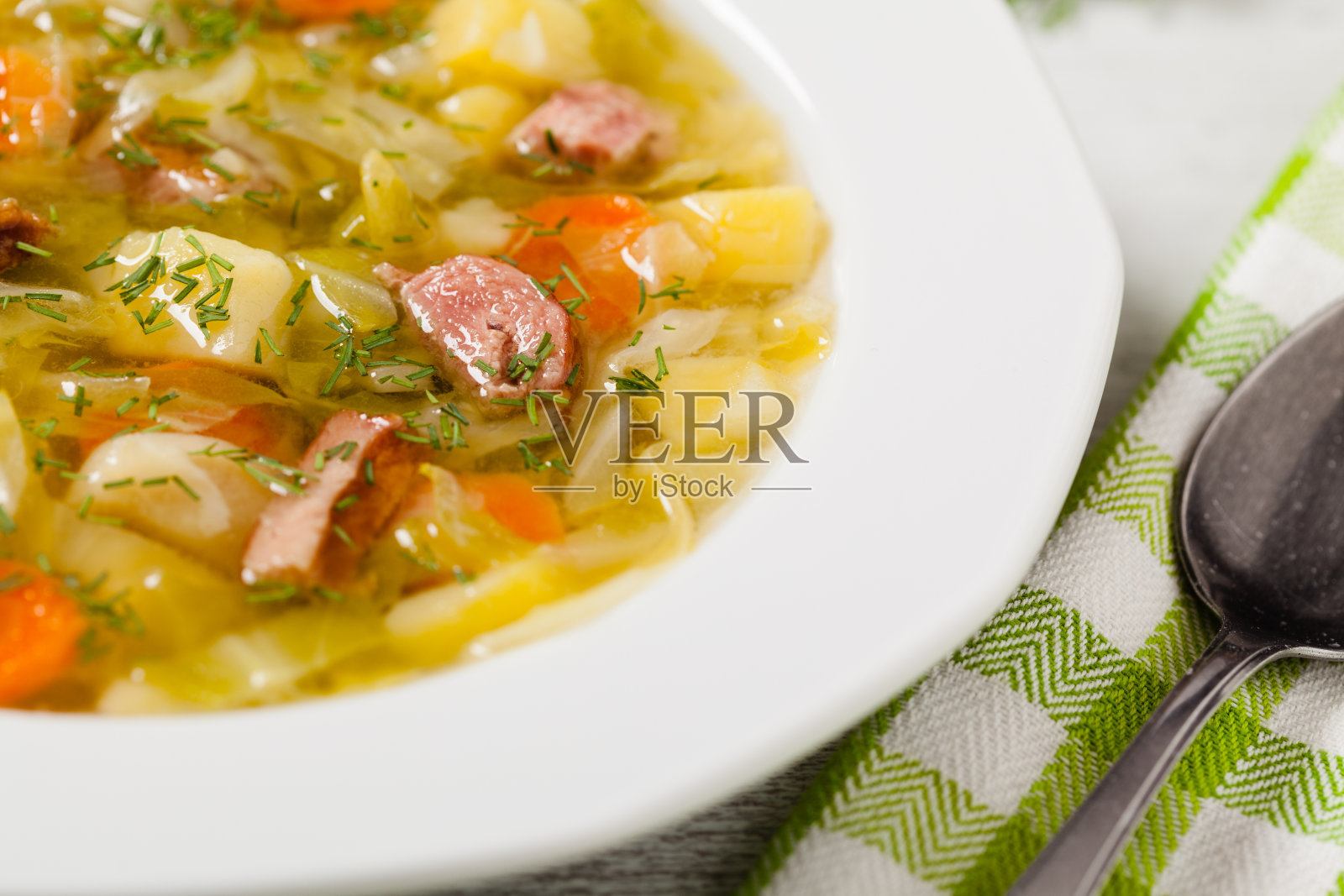 自制白菜汤，熏排骨。照片摄影图片