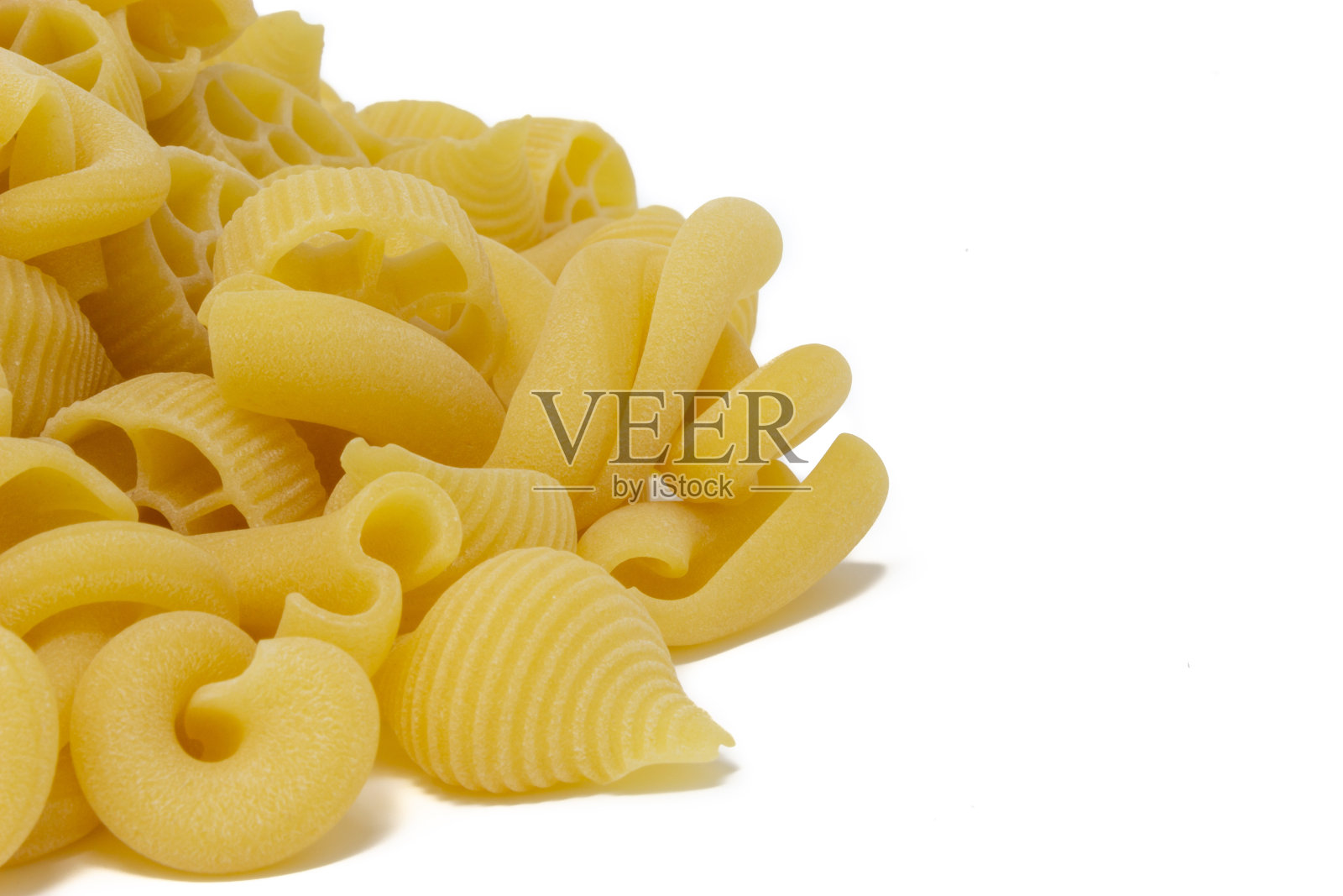 未煮过的意大利面条照片摄影图片