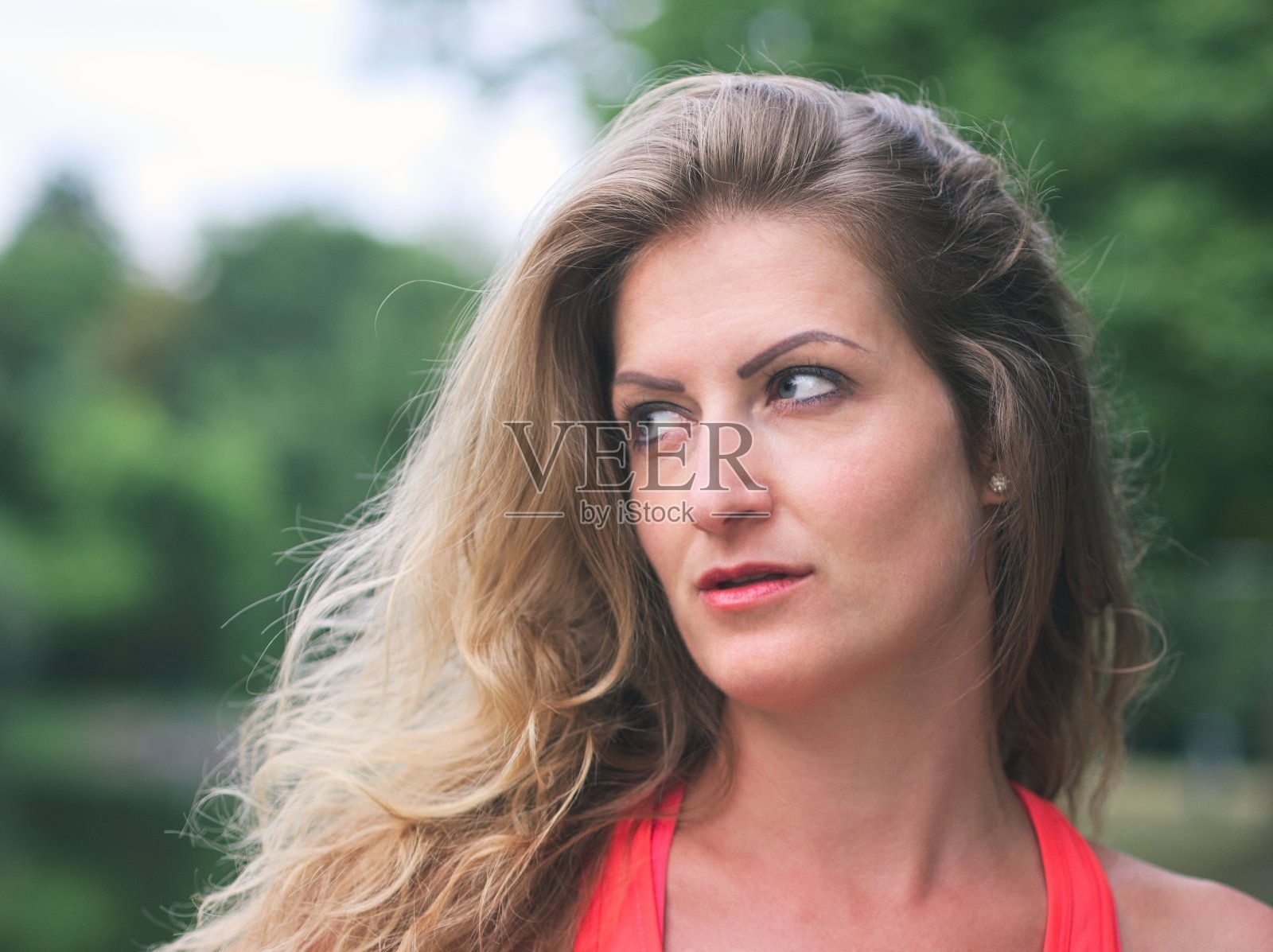 一个运动女性的肖像照片摄影图片