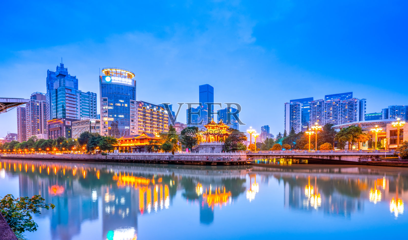 城市建筑景观夜景照片摄影图片