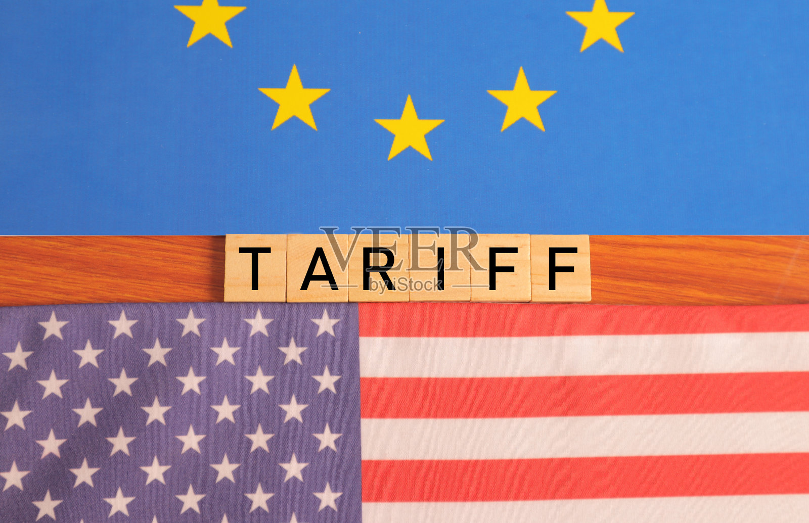 双边关系的概念和美国或美国对欧盟或欧洲联盟的关税显示与旗帜照片摄影图片