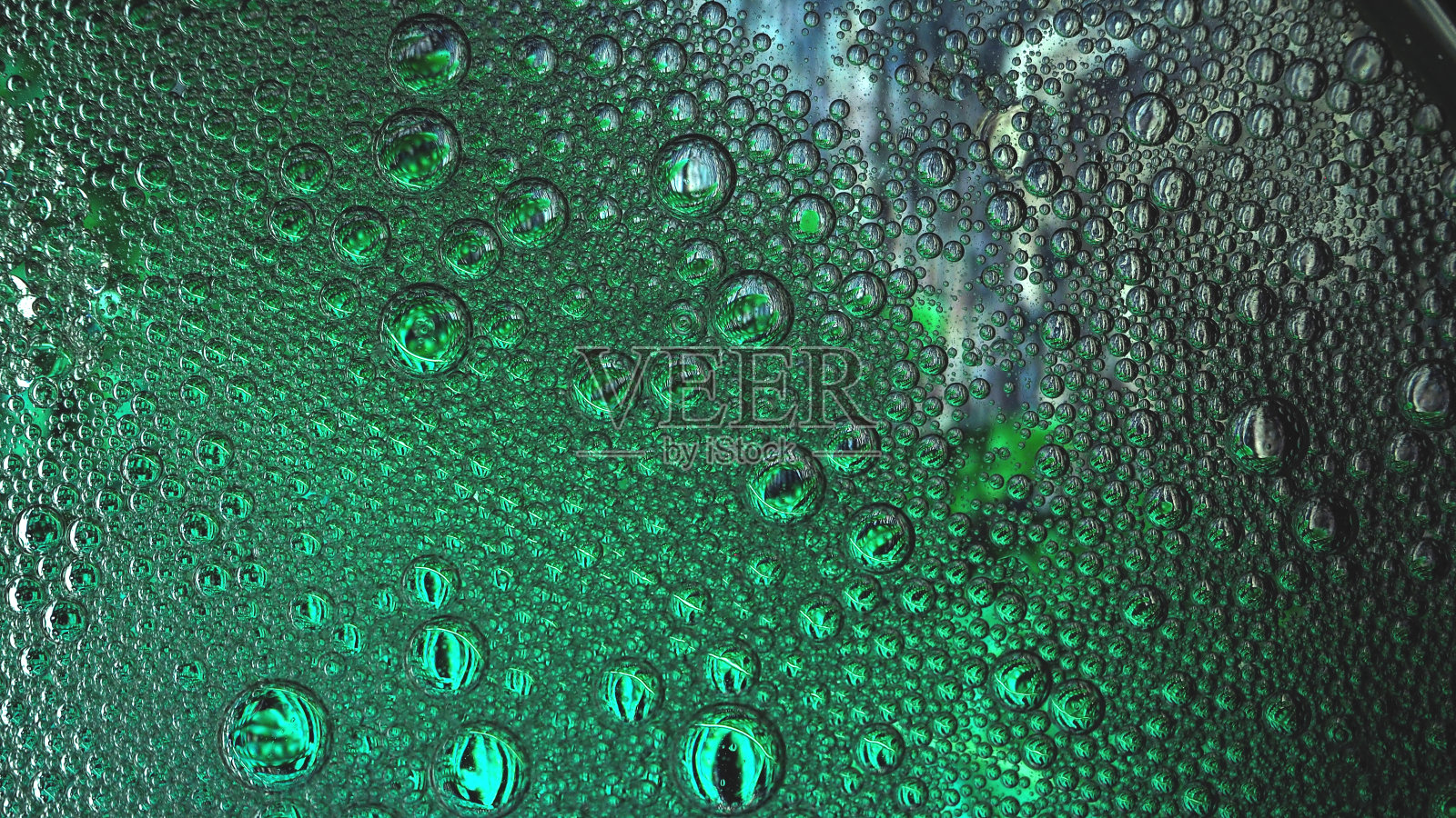 油滴在水面上-水气泡抽象光照明照片摄影图片