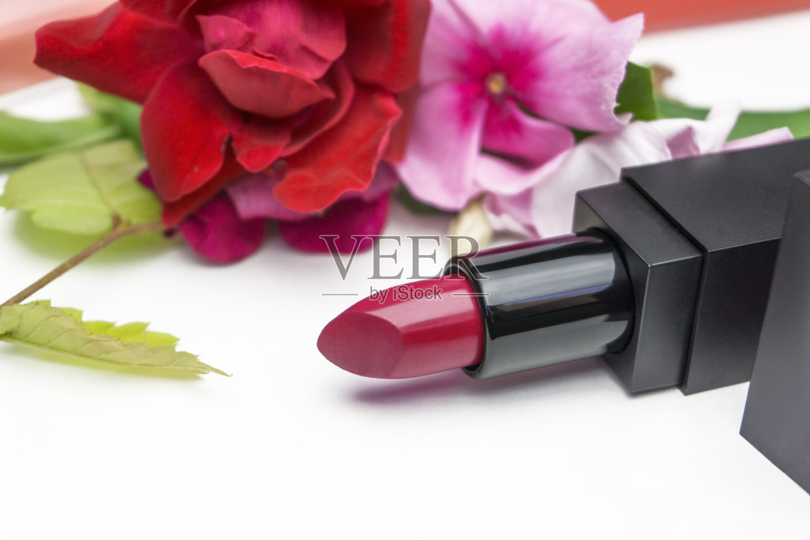 唇贴有花又淡照片摄影图片