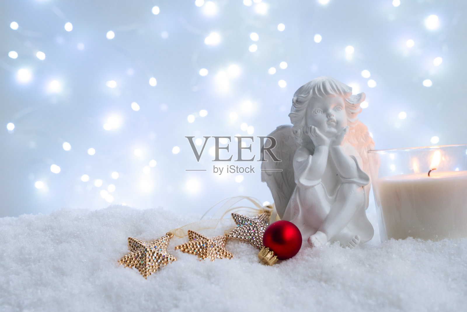 白雪装点的白色圣诞照片摄影图片