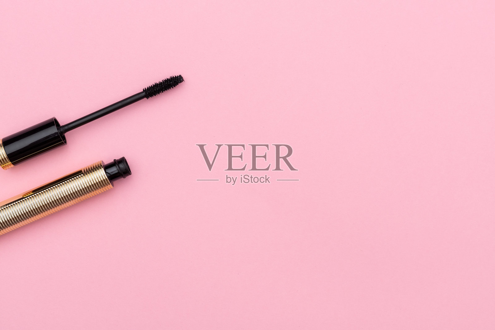 打开睫毛膏管接近空白的地方照片摄影图片