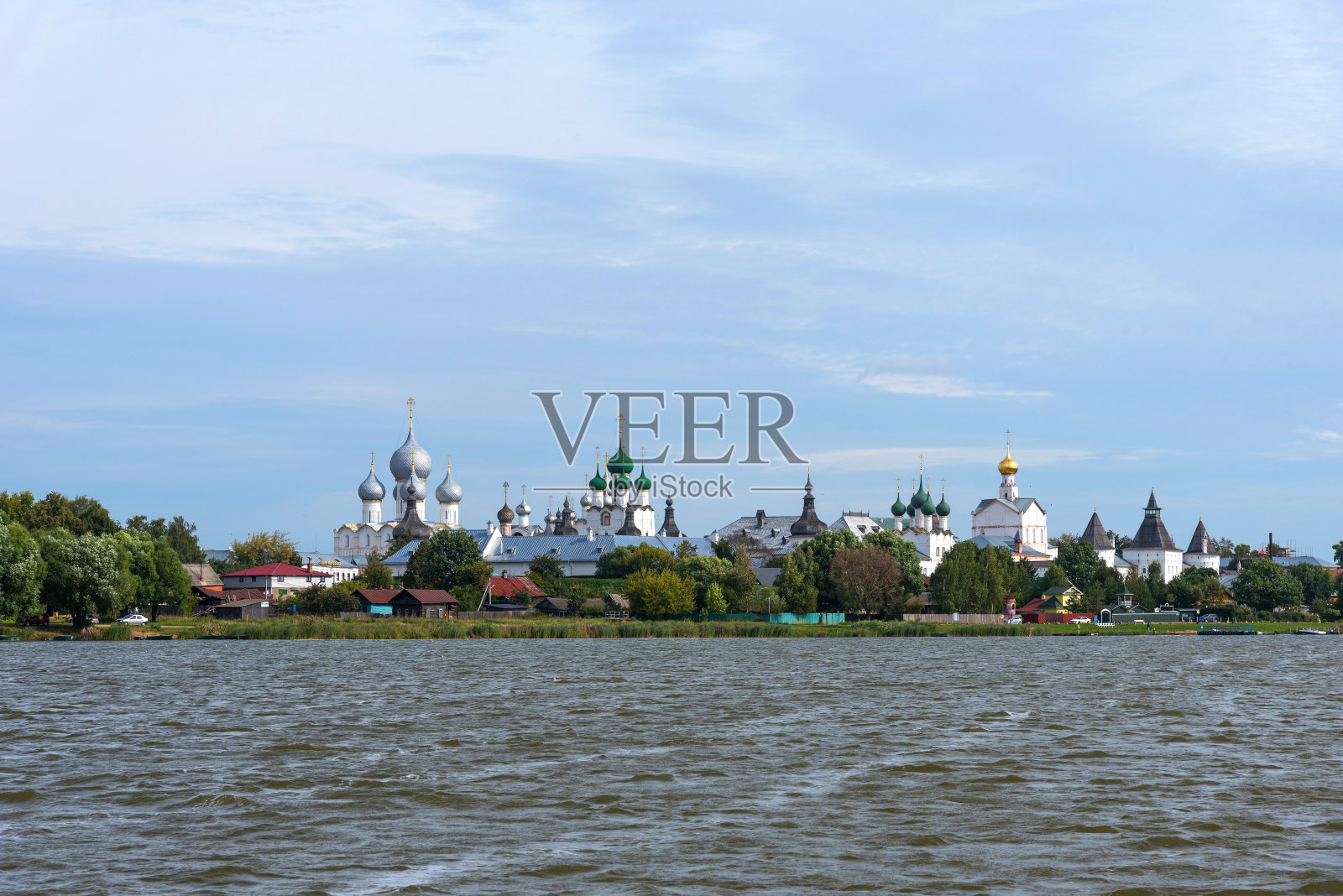 俄罗斯罗斯托夫克里姆林宫风景如画的鸟瞰图。俄罗斯的金戒指。照片摄影图片