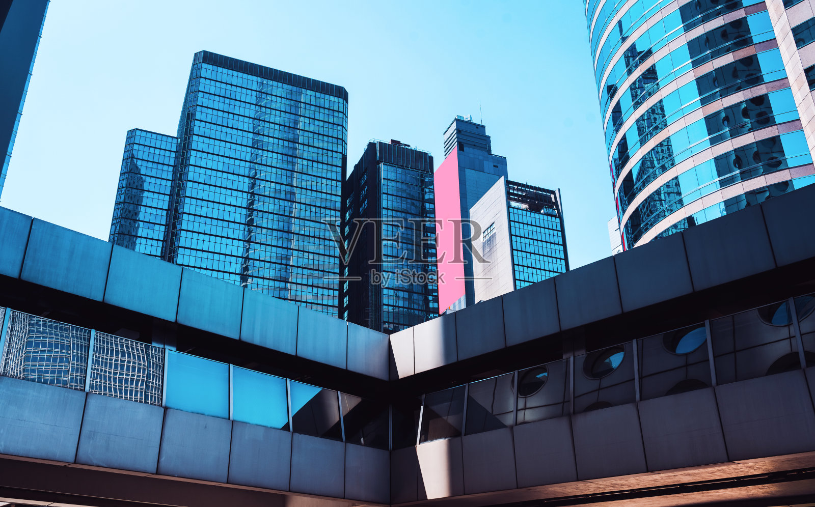 现代化的办公大楼近在香港照片摄影图片