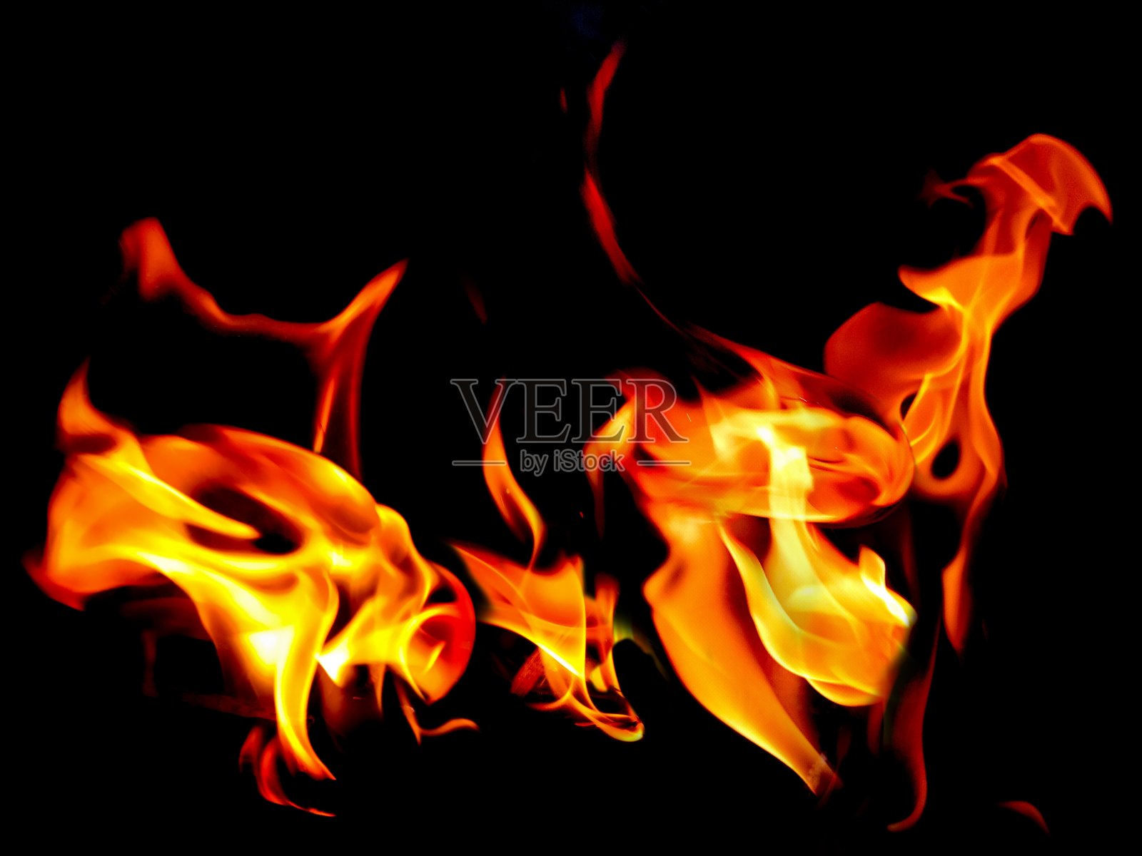火焰在美丽的黑色背景上照片摄影图片