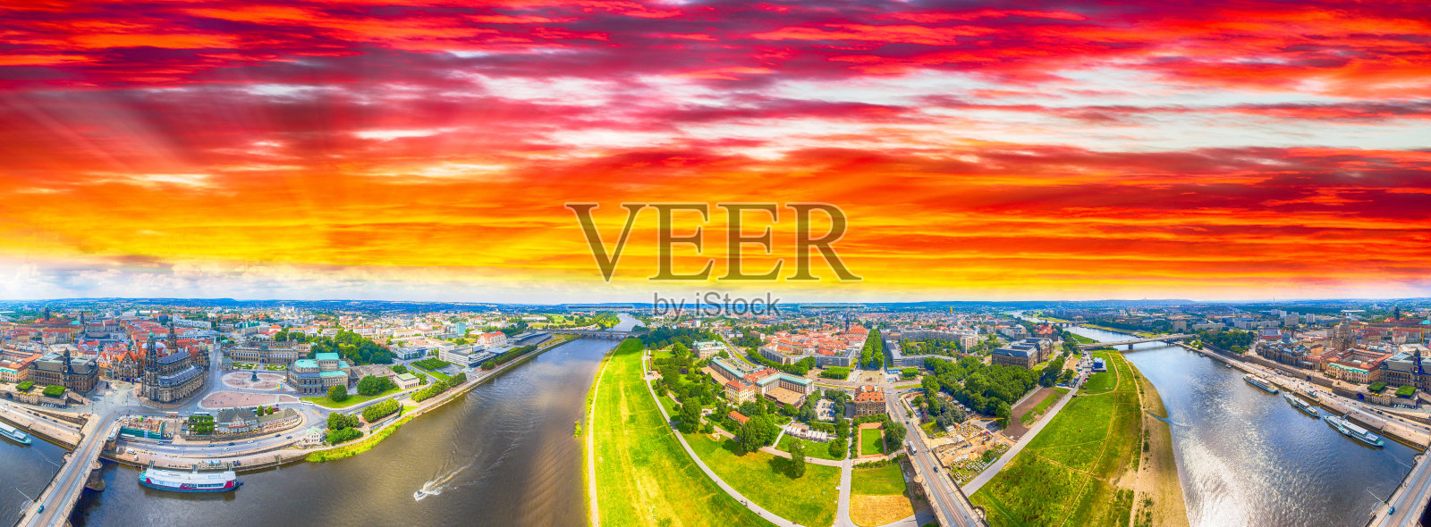 黄昏的德累斯顿全景鸟瞰图，德国照片摄影图片
