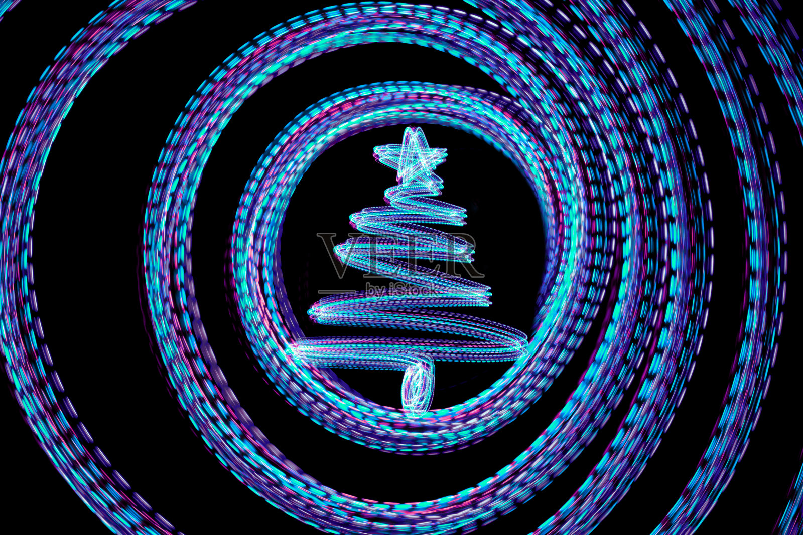 圆圈中的圣诞树- LED光画(多色)照片摄影图片
