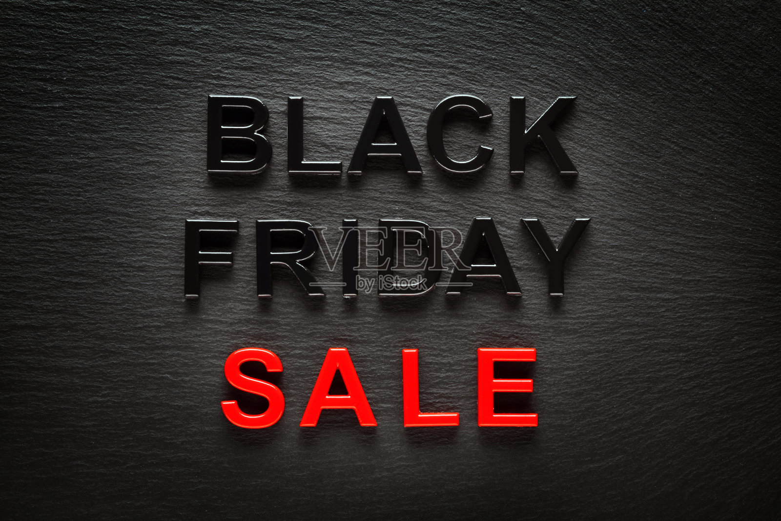 黑色星期五的销售在深色石板背景照片摄影图片