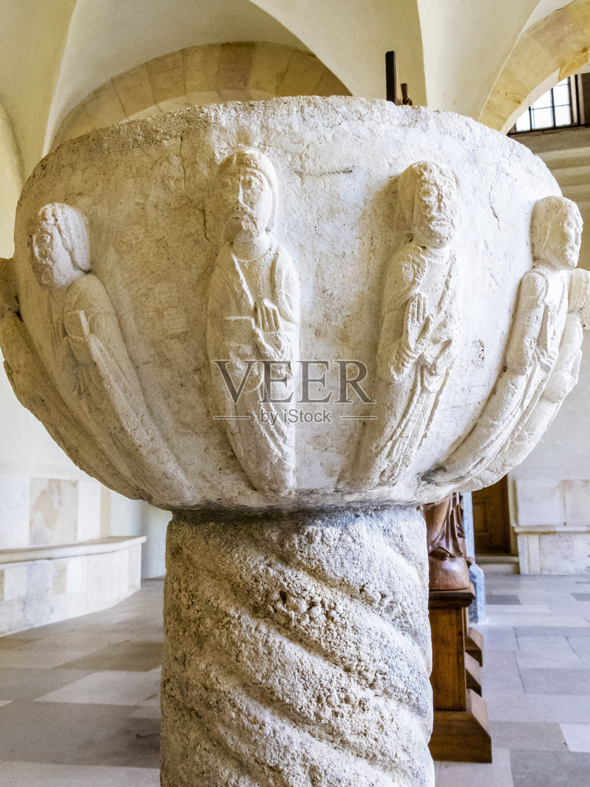 比利时罗什福尔，圣雷米圣母院教堂照片摄影图片