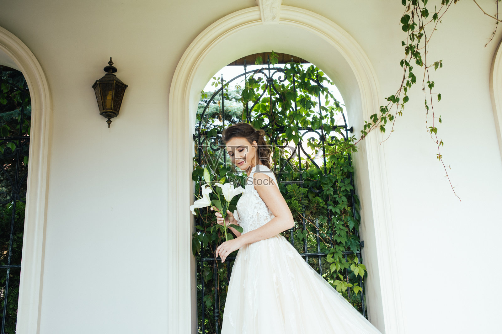 新娘的肖像婚纱与婚礼花束照片摄影图片