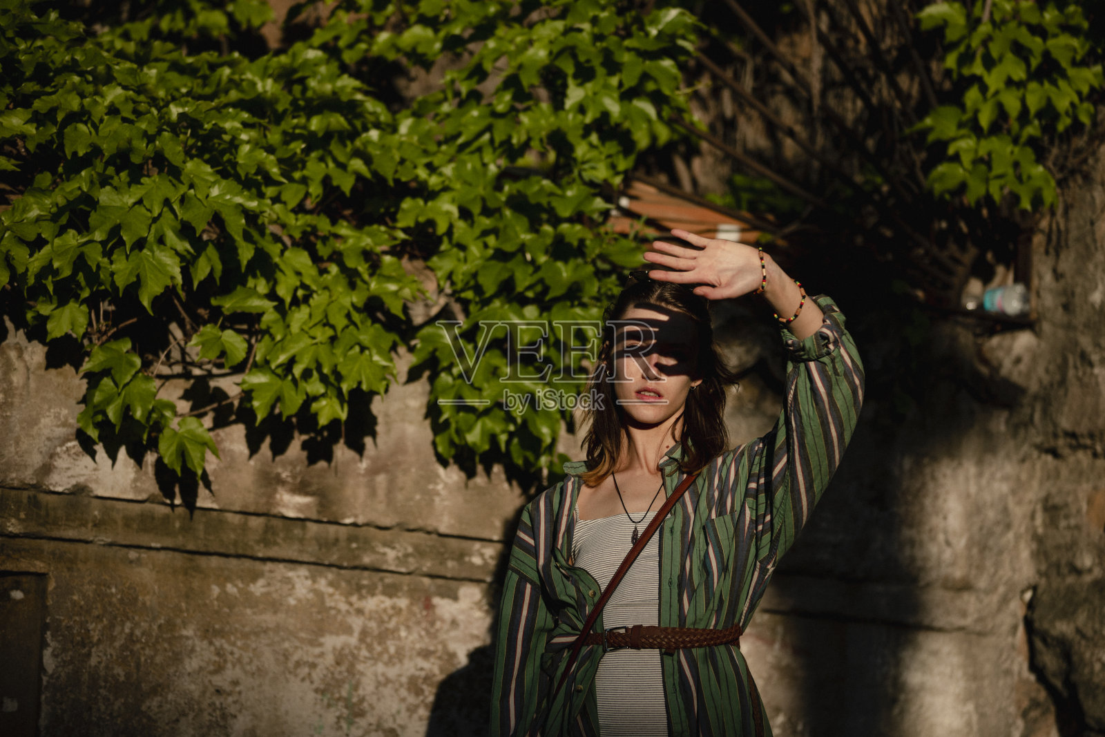 阳光灿烂的一天去探索!照片摄影图片