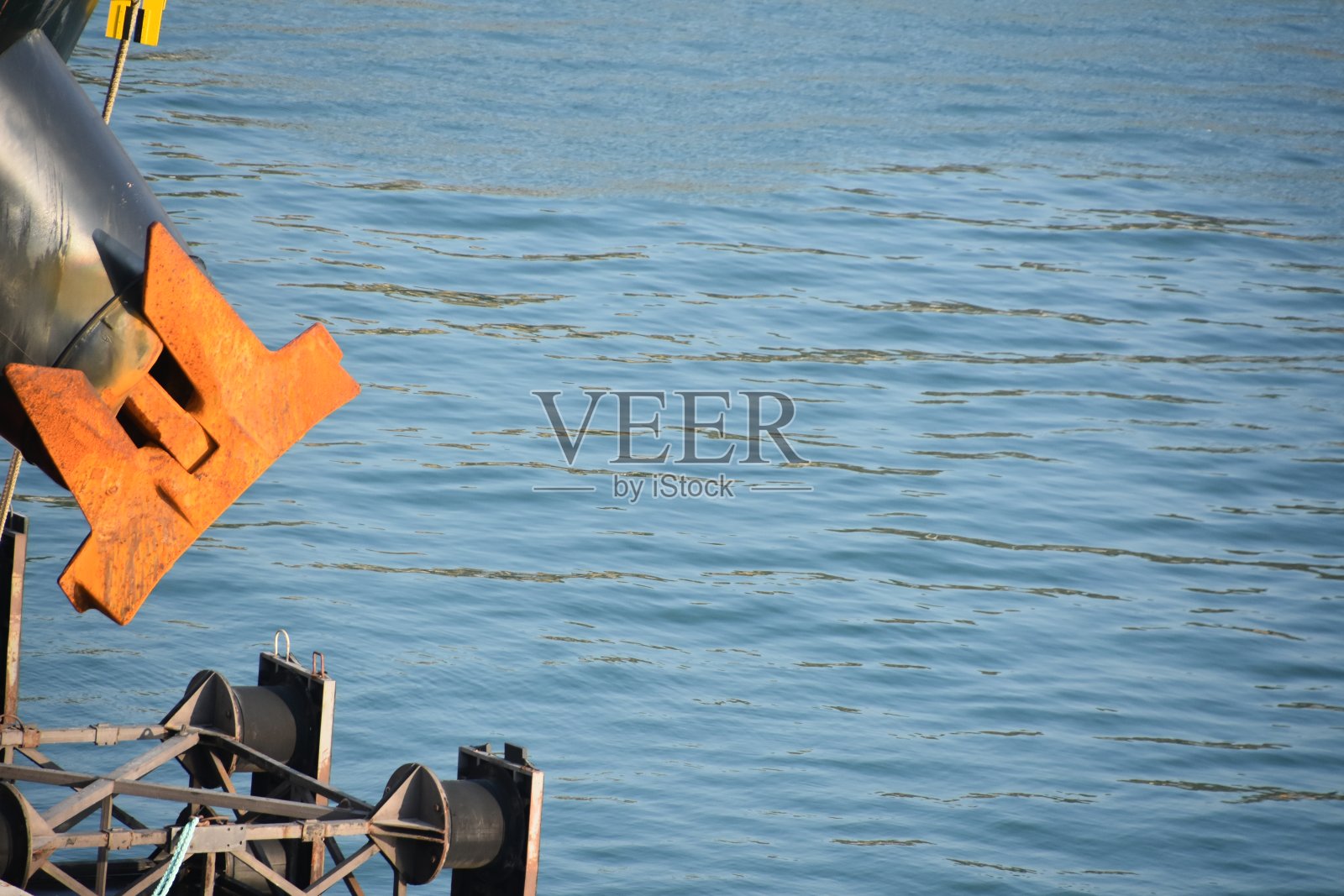 船的黄色锚照片摄影图片