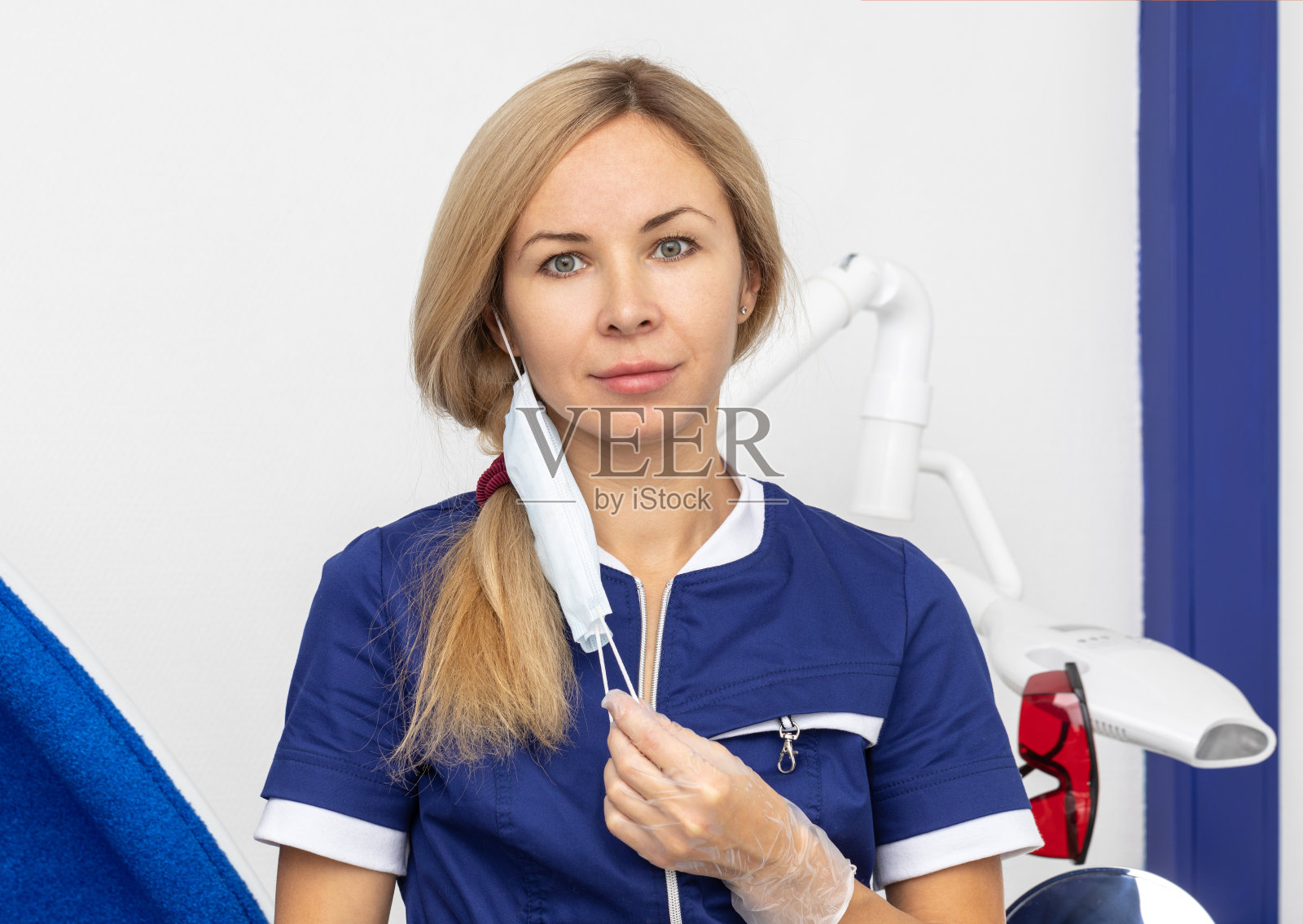 一个美容师女孩的肖像照片摄影图片