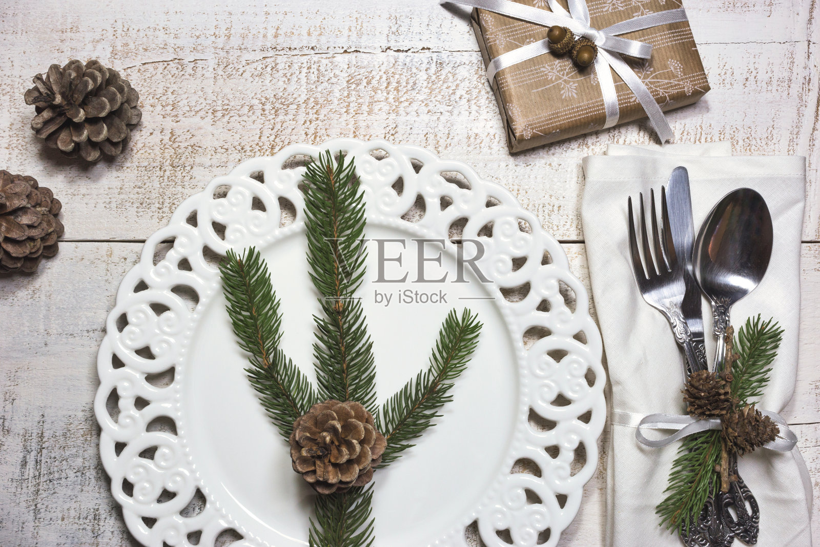 圣诞节或节日的餐桌布置照片摄影图片