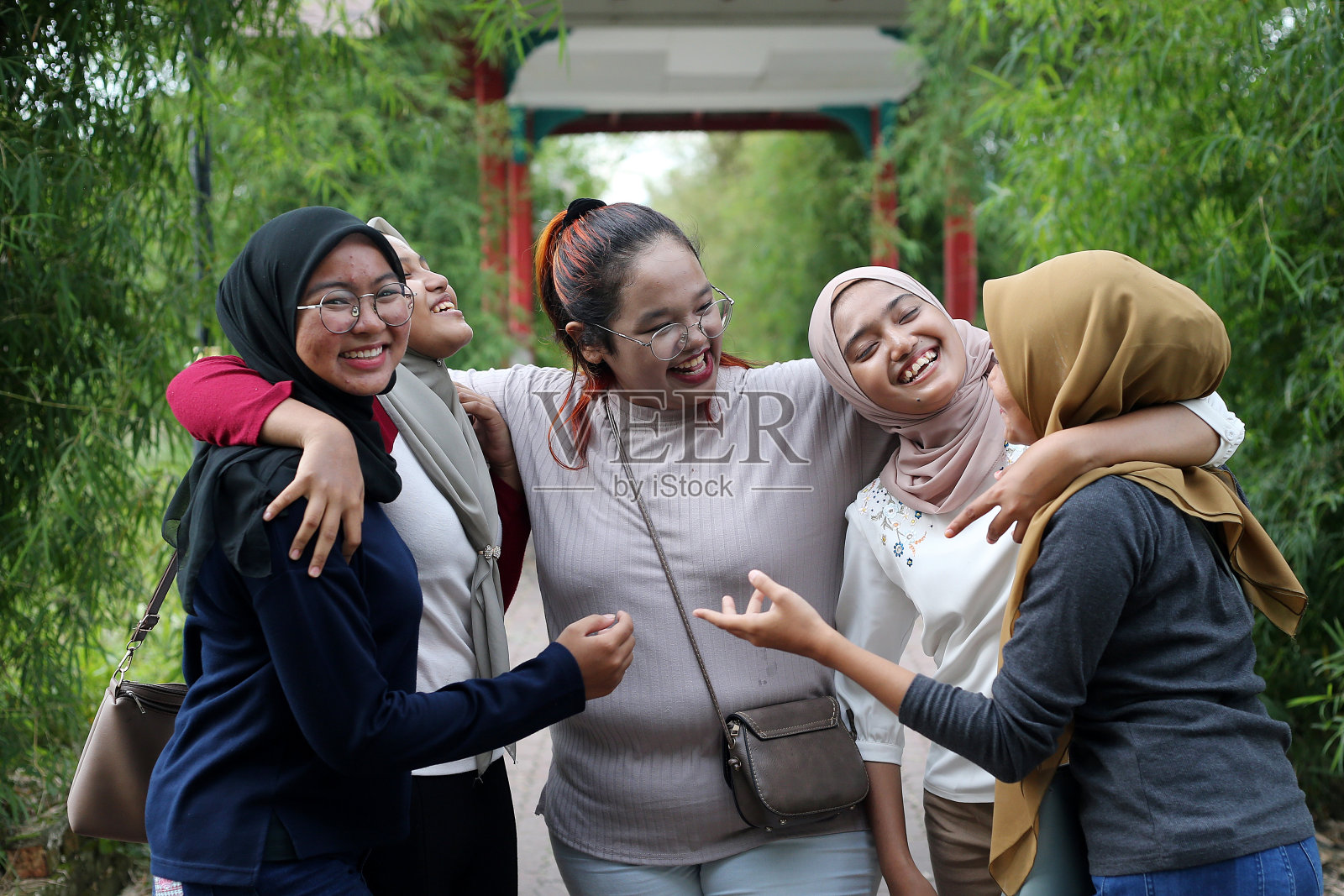 年轻的穆斯林妇女的肖像照片摄影图片