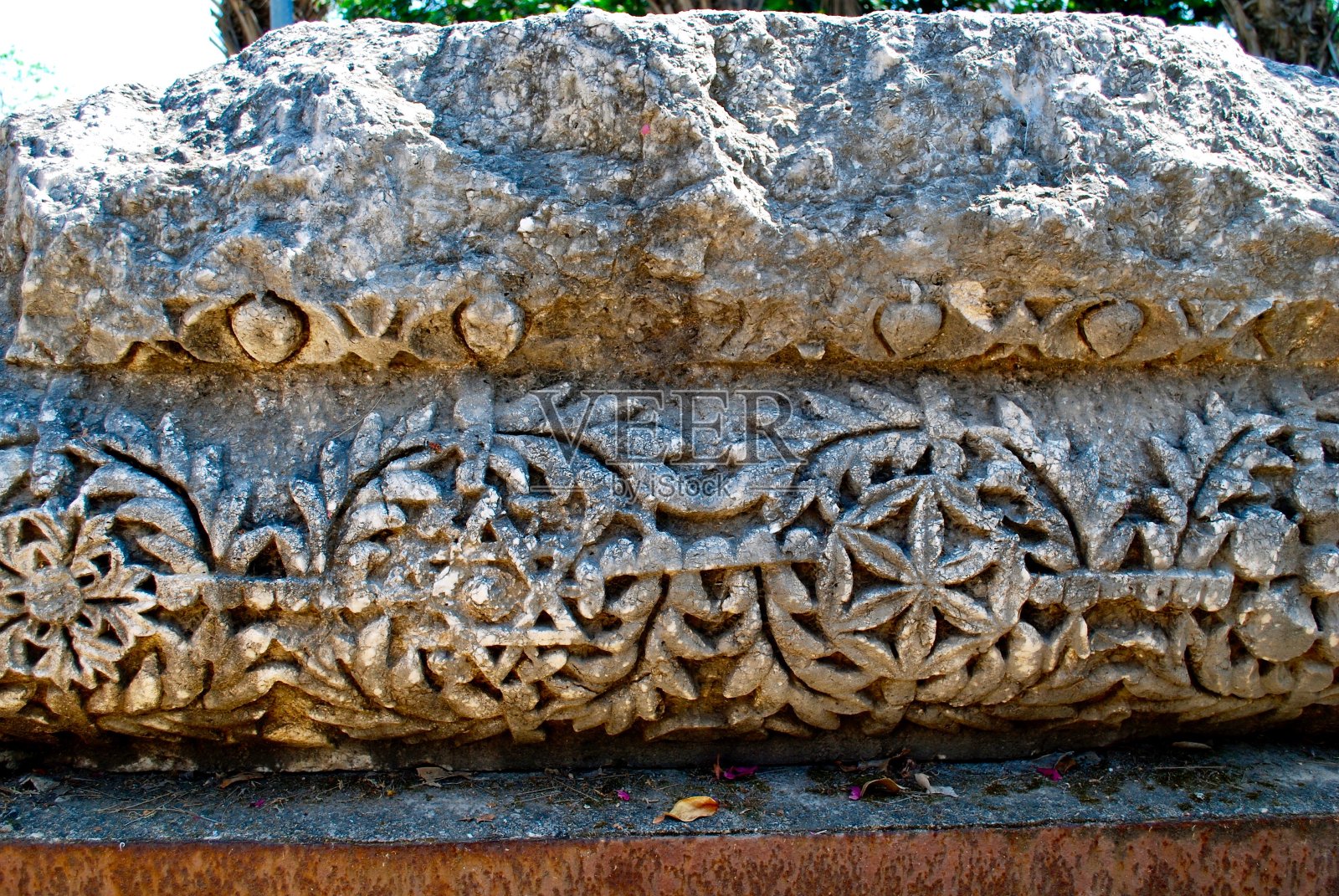 古代迦百农的装饰建筑石材照片摄影图片