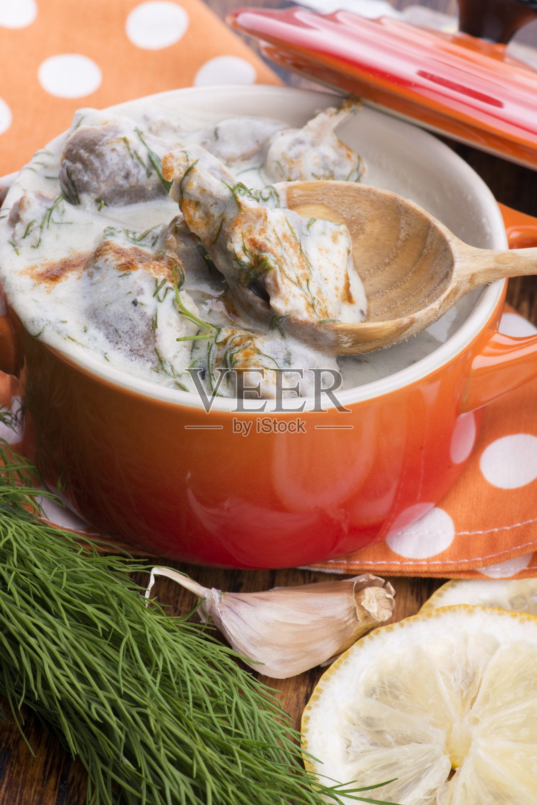 土耳其传统牛肚汤;鱼子酱和内脏汤照片摄影图片