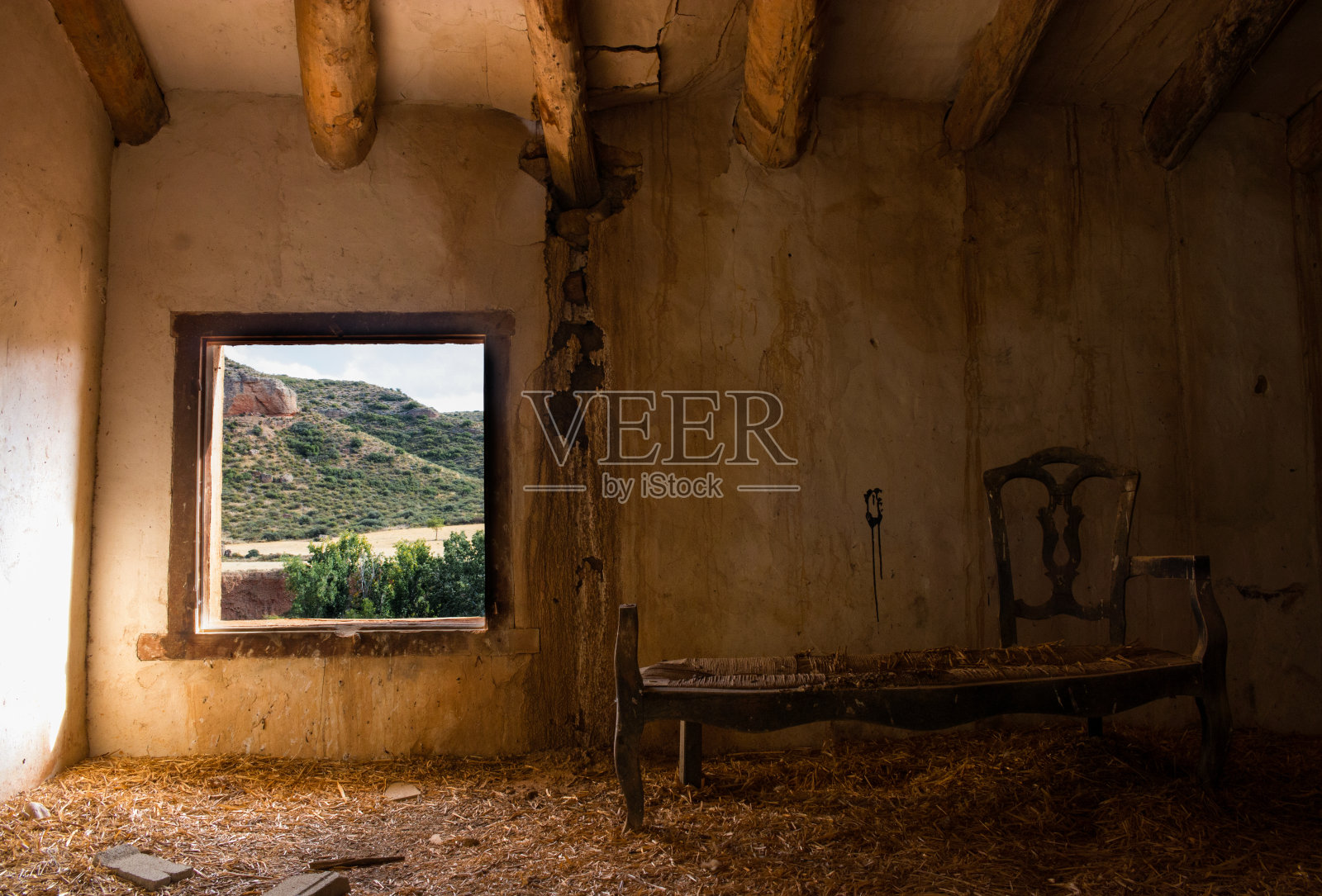 西班牙的废弃房屋照片摄影图片