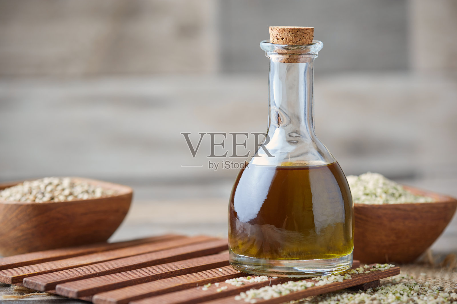 有机大麻种子和油照片摄影图片