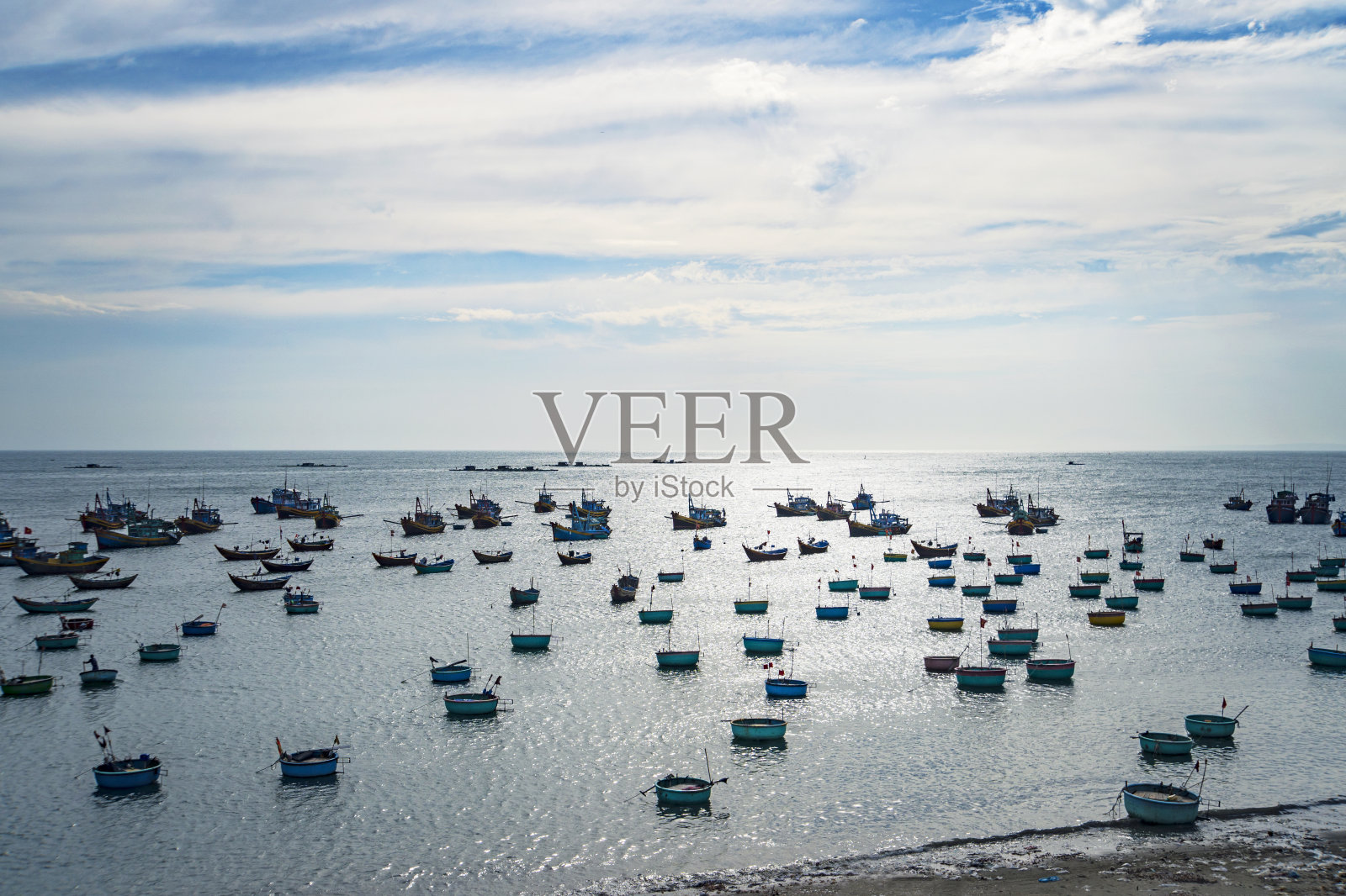 传统的越南船在篮形的渔村，平顺照片摄影图片