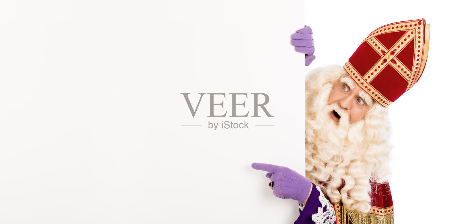 圣诞老人手持空白纸板照片摄影图片