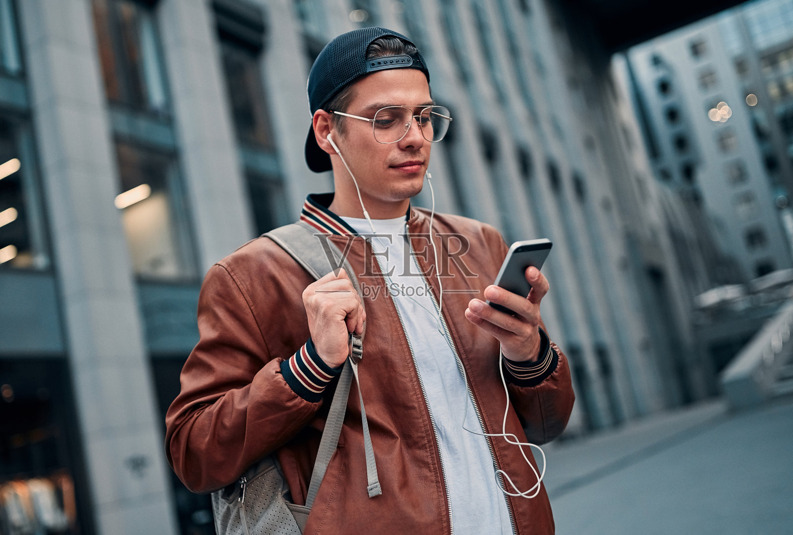 快乐的年轻的学生照片摄影图片