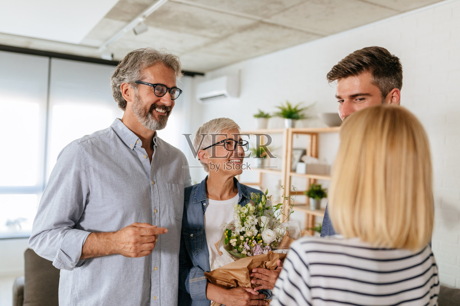 访问时间是宝贵的时间照片摄影图片
